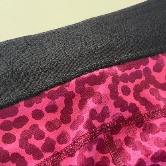 Lululemon Pink Patterned Women's Shorts - Picture 4 of 6